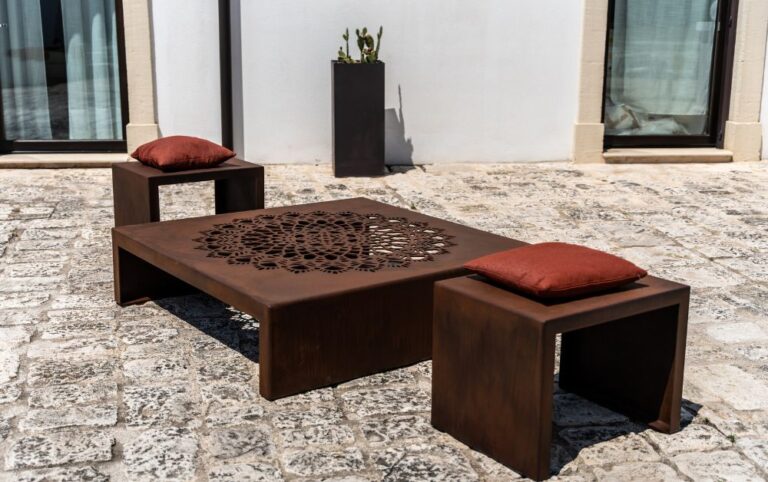 set tavolo e sedie da giardino